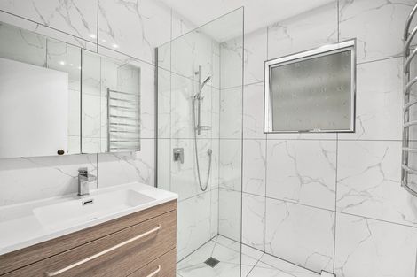 Photo of property in 2 Avon Close, Richmond Heights, Taupo, 3330