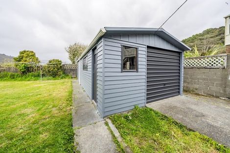 Photo of property in 5 Harlow Grove, Wainuiomata, Lower Hutt, 5014