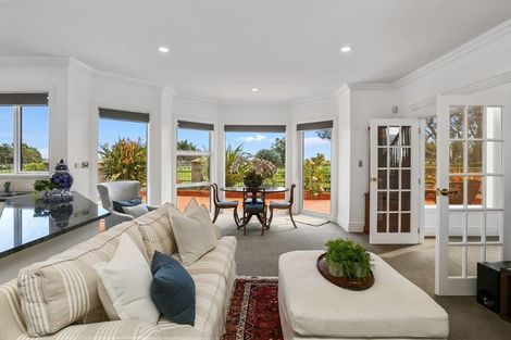 Photo of property in 1 Kawaroa Lane, New Plymouth, 4310