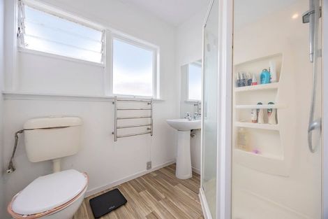 Photo of property in 9a Mackwood Place, Birkdale, Auckland, 0626