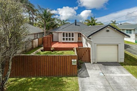 Photo of property in 2/9 Merton Avenue, Glenfield, Auckland, 0627