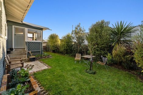 Photo of property in 16 Birdwood Avenue, Moturoa, New Plymouth, 4310