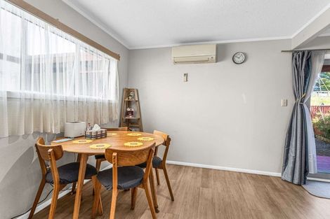 Photo of property in 19 Hollydale Grove, Churton Park, Wellington, 6037