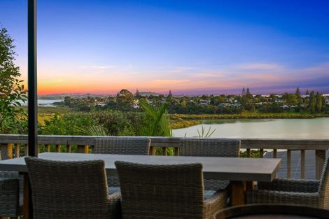 Photo of property in 17a Constable Lane, West Harbour, Auckland, 0618