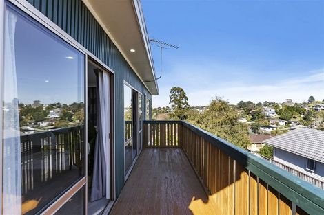 Photo of property in 1/2 Finn Place, Totara Vale, Auckland, 0629