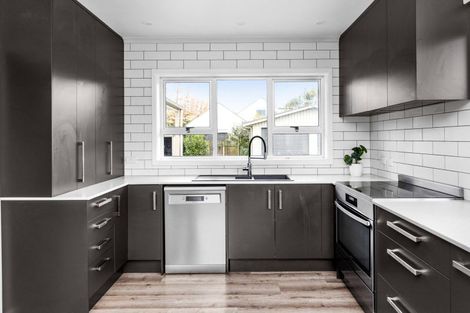 Photo of property in 33 Ferry Road, Clive, 4102