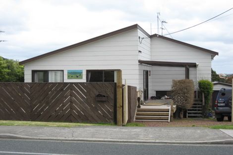 Photo of property in 1395 Whangaparaoa Road, Army Bay, Whangaparaoa, 0930