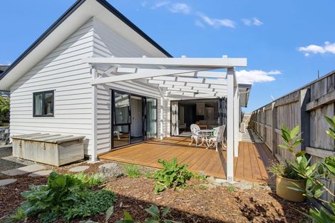 Photo of property in 6 Reserva Crescent, Kumeu, 0810