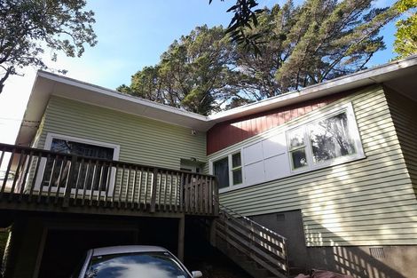 Photo of property in 8 Glanmire Road, Newlands, Wellington, 6037