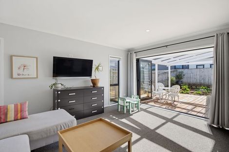 Photo of property in 6 Reserva Crescent, Kumeu, 0810