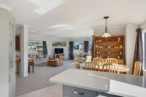 Photo of property in 4 Balmerino Grove, Waikanae, 5036