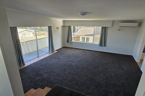 Photo of property in 25 Bellringer Crescent, Newlands, Wellington, 6037