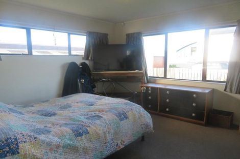 Photo of property in 17 Dargle Way, Island Bay, Wellington, 6023
