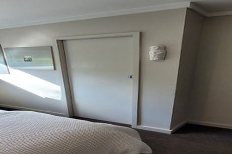 Photo of property in 28 Veale Road, Frankleigh Park, New Plymouth, 4310