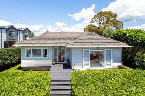 Photo of property in 58 Kervil Avenue, Te Atatu Peninsula, Auckland, 0610