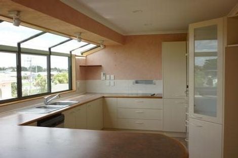 Photo of property in 1/885 East Coast Road, Northcross, Auckland, 0632