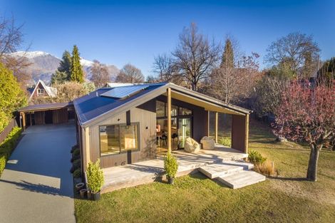 Photo of property in 10 Preston Drive, Arrowtown, 9302