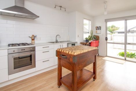 Photo of property in 402 Featherston Street, Palmerston North, 4414