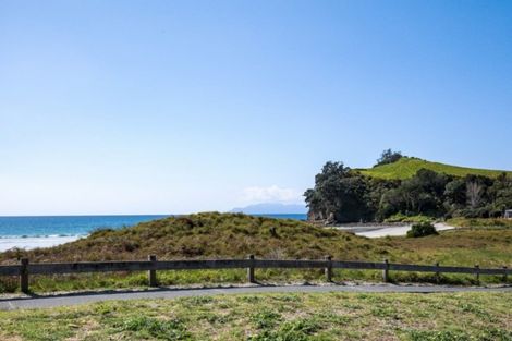 Photo of property in 37 Taumata Road, Omaha, 0986