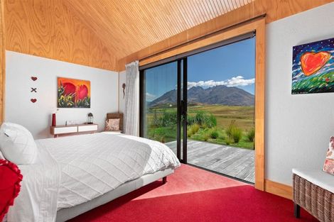 Photo of property in 11 Cunninghams Drive, Jacks Point, Queenstown, 9371