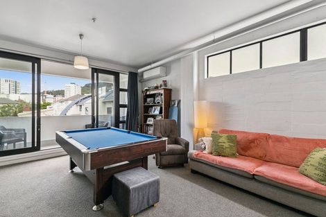 Photo of property in Endeavour Apartments, 18/125 Thorndon Quay, Pipitea, Wellington, 6011