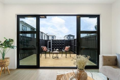 Photo of property in 2/9 Blanes Road, Weymouth, Auckland, 2103