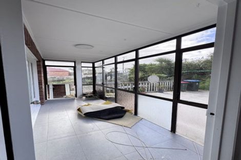 Photo of property in 39 Staveley Avenue, Mount Roskill, Auckland, 1041