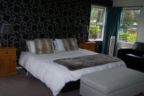 Photo of property in 25 Kitchener Street, Martinborough, 5711