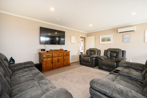Photo of property in 7 Medallion Court, Kelvin Grove, Palmerston North, 4414