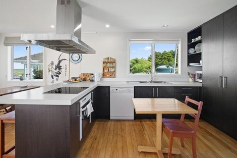 Photo of property in 867 East Coast Road, Kaiaua, Miranda, 2473