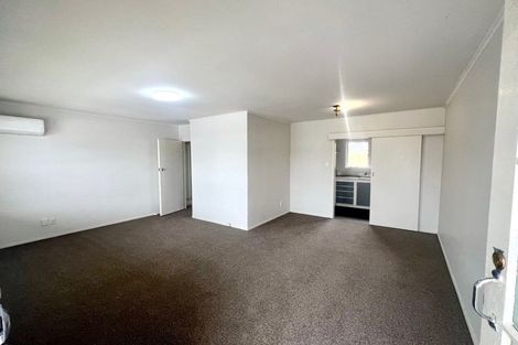 Photo of property in 4/8 Winspear Place, Manukau, Auckland, 2025