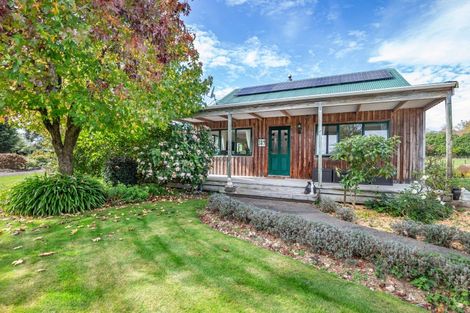 Photo of property in 389 Tararua Road, Levin, 5571
