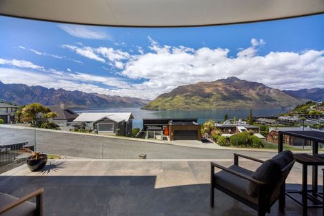 Photo of property in 70 Wynyard Crescent, Fernhill, Queenstown, 9300