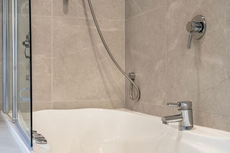 Photo of property in 1/2 Flavia Close, Torbay, Auckland, 0630