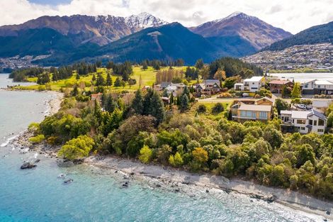 Photo of property in 72 Cedar Drive, Kelvin Heights, Queenstown, 9300