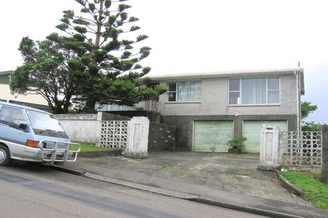 Photo of property in 36 Bellringer Crescent, Newlands, Wellington, 6037