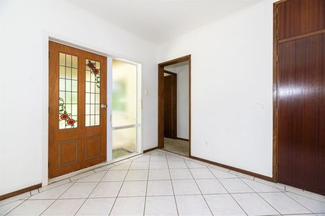 Photo of property in 46 Mountain Road, Henderson Valley, Auckland, 0612