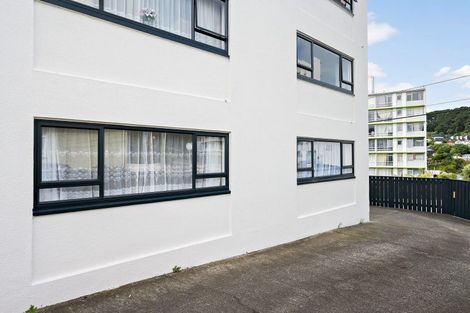 Photo of property in 2/52 Russell Terrace, Berhampore, Wellington, 6023