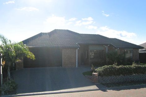 Photo of property in 10 Ennerdale Lane, Henderson, Auckland, 0612