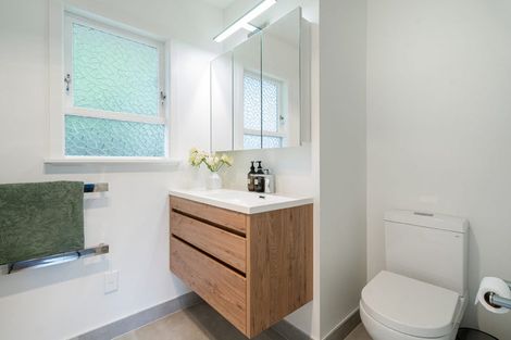 Photo of property in 27 Lynden Avenue, Hillcrest, Auckland, 0627