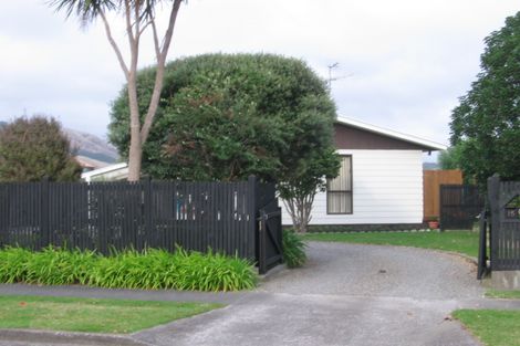 Photo of property in 15 Kanawa Street, Waikanae, 5036