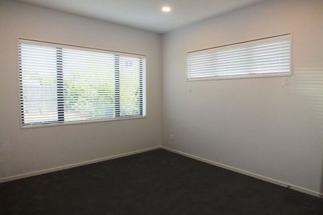 Photo of property in 5 Syd Grant Crescent, Orewa, 0931