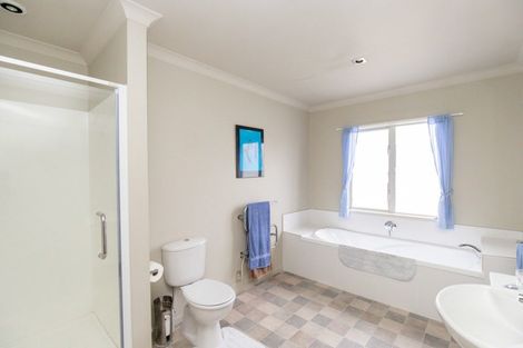 Photo of property in 2 Benner Drive, Ngatea, 3503