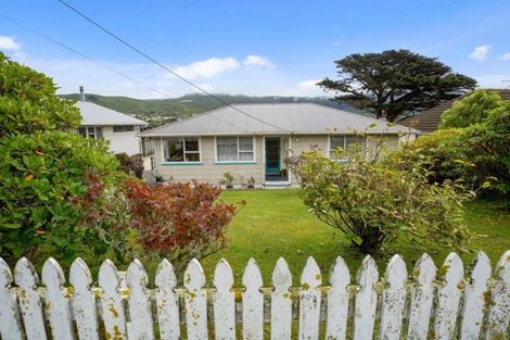 Photo of property in 38 Taylor Terrace, Tawa, Wellington, 5028