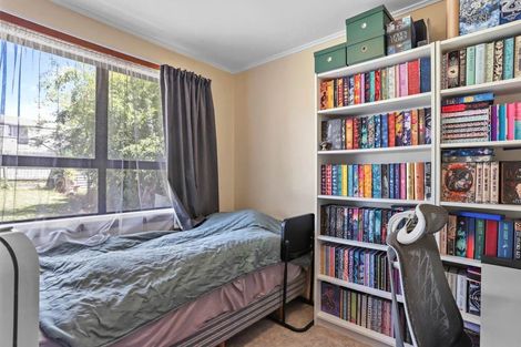 Photo of property in 25 Dundale Avenue, Blockhouse Bay, Auckland, 0600