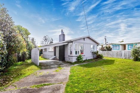 Photo of property in 2 Claridge Street, Glen Eden, Auckland, 0602