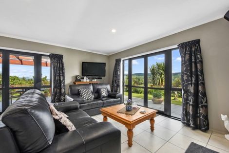 Photo of property in 3 Streets Way, Timberlea, Upper Hutt, 5018