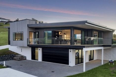 Photo of property in 2 Blue Moon Rise, Langs Beach, 0582