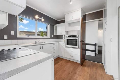 Photo of property in 43 Spence Road, Henderson, Auckland, 0612