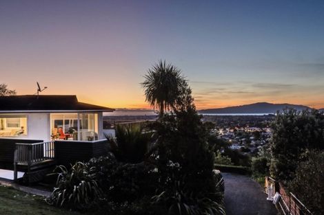 Photo of property in 55 Kakariki Grove, Waikanae, 5036